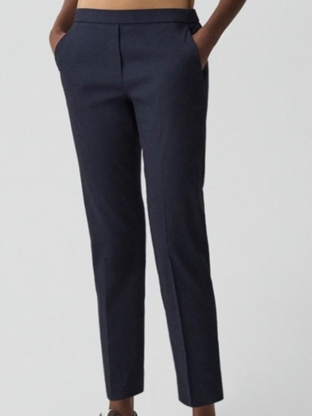 Theory Treeca Pull on Pant in Soft crunch. Navy color size 4.